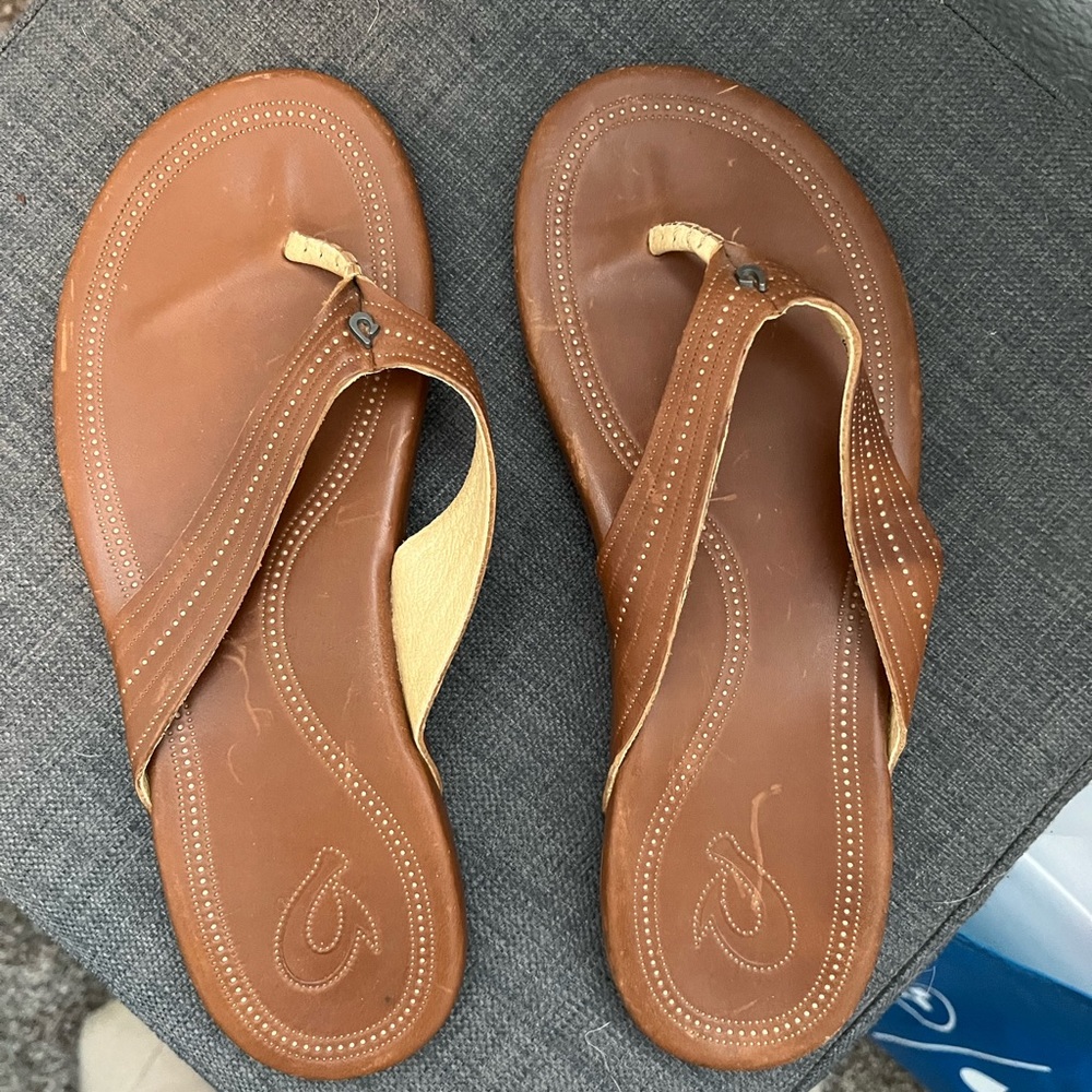 Olukai women’s leather flip flops